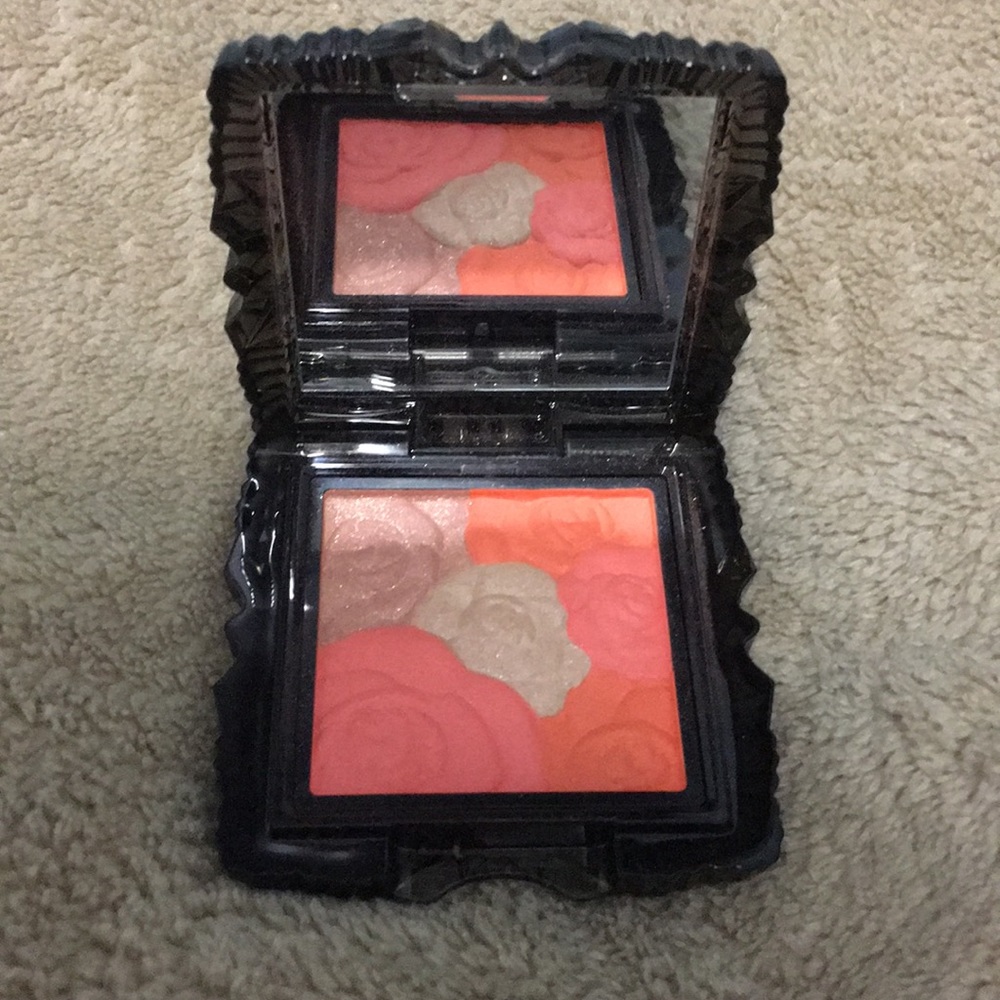 Anna Sui Rose cheek color